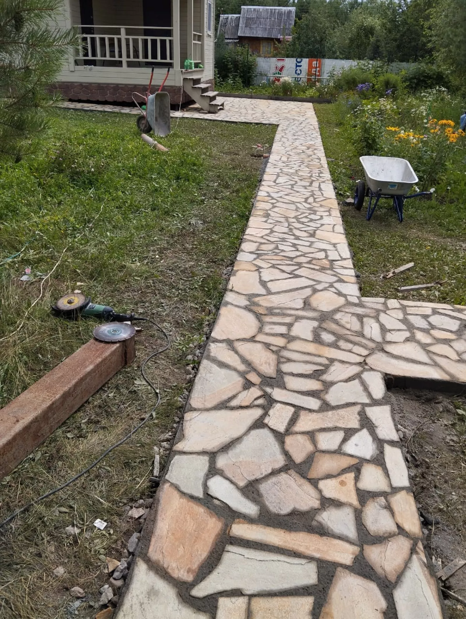 Укладка дорожек из тротуарной плитки — фото 1